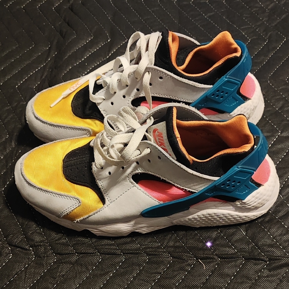 Nike Men's Yellow and Blue Sneakers Size 9.5